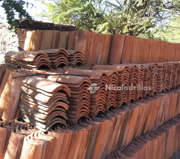 Teja de Barro Nicaragüense para Techos Coloniales - Imagen 1